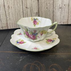 Shelly Vintage 1940’s 13240 Hulmes Rose Pattern Teacup Mint Handle & Saucer 