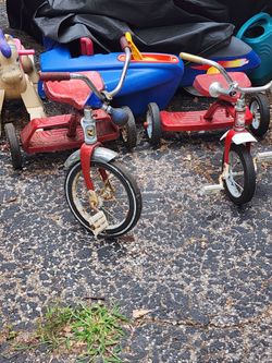 2 Metal trikes