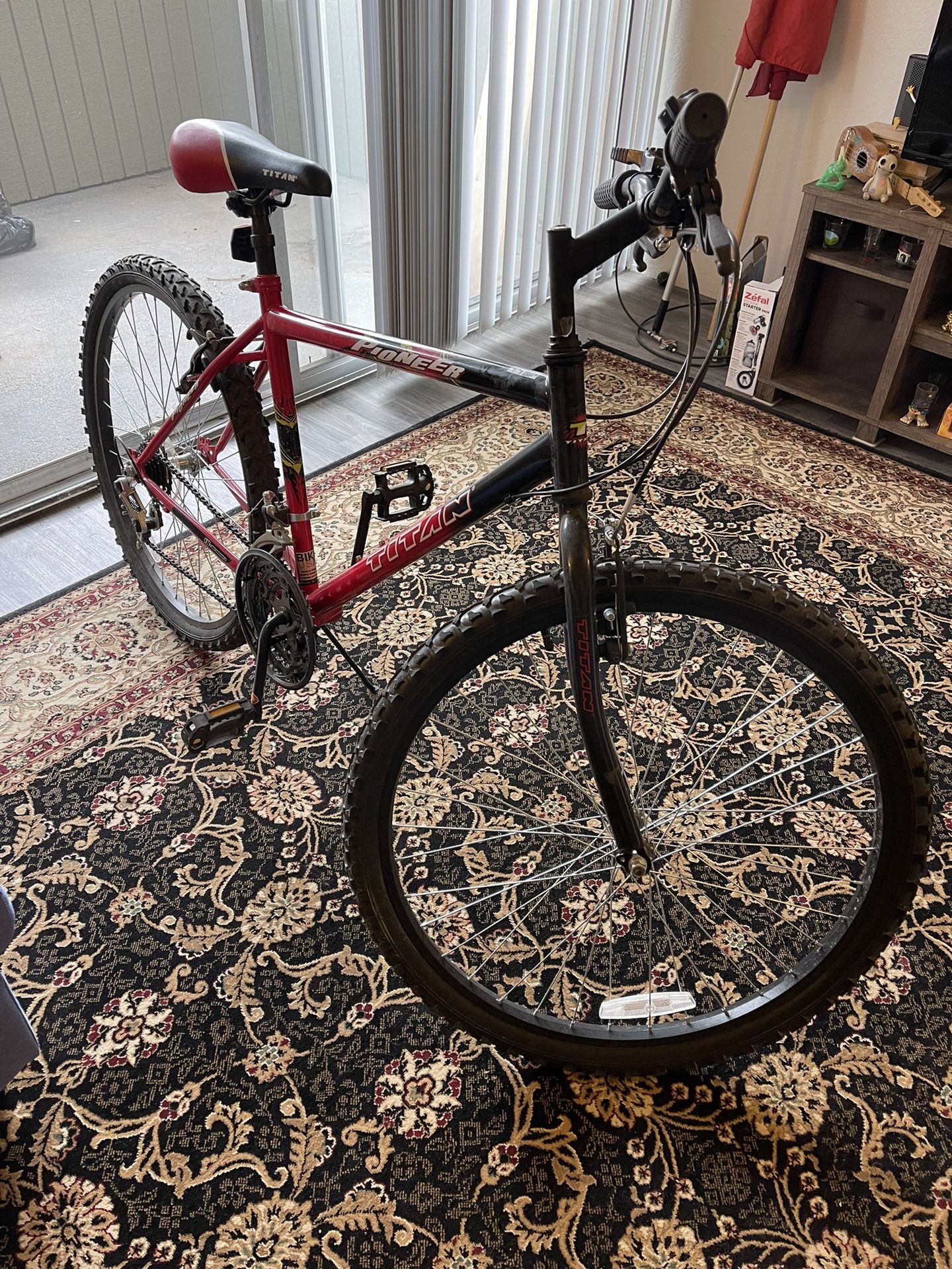 Titan Pioneer Men’s 26" 18-Speed Mountain Bike