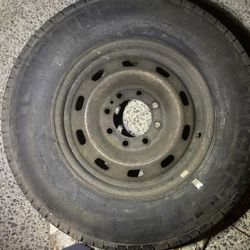 265/70/17 Tire