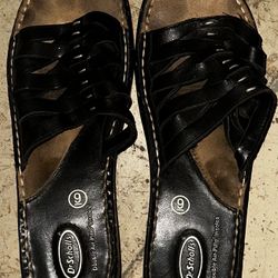 Dr Schools Ladies Orthopedic Sandals in Adult Size 9 are minimally worn and in Great Condition 