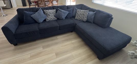 Sectional couch with pillows