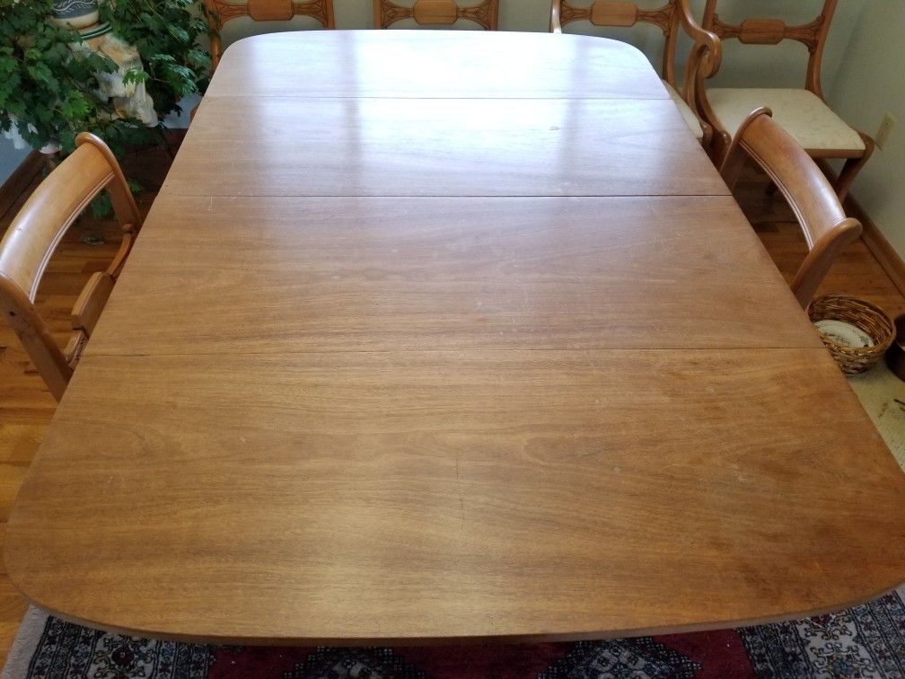 **pending pickup** Vintage Dining Room Table, 6 Chairs, & Sideboard