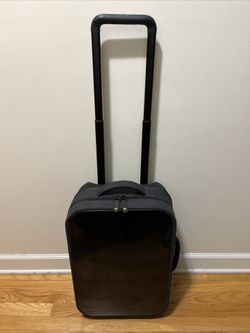 INCASE Eo Travel Roller Luggage 22” Upright Expandable Wheeled Carry On Suitcase