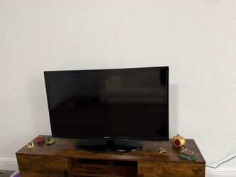 Samsung 40” Smart TV – Includes Remote & Stand