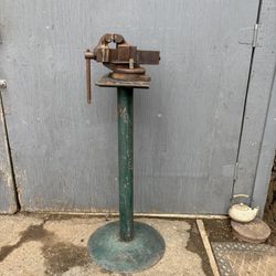 Large Vice on Tall Stand 