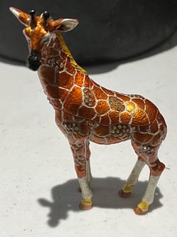 Giraffe trinket box