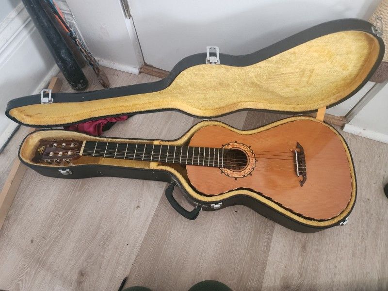 Suzuki Violin Company Takeharu Lady Guitar