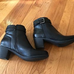 Women’s Black Boots. Size 6 1/2 Med