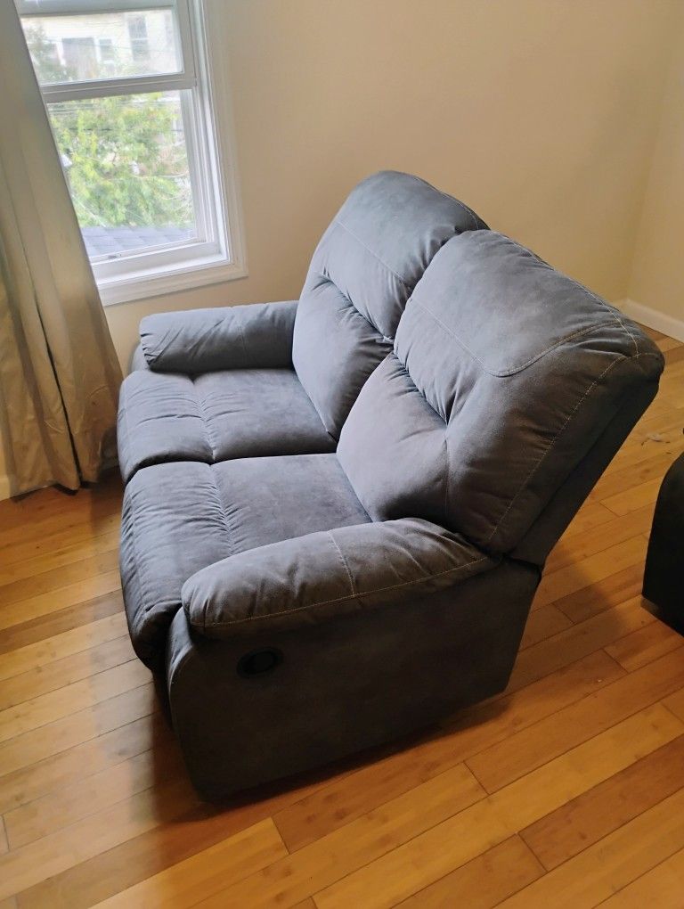 Gray Reclining Loveseat by Ashley Furniture – Used, Like New 