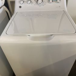 Beautiful GE Washing Machine Washer King Size Like New .    Warehouse pricing.   Warranty  . Delivery Available . 2522 Market st. 33901