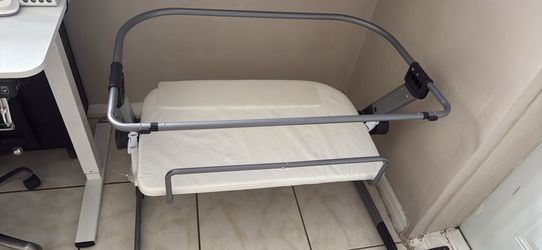 Bassinet - LIKE NEW