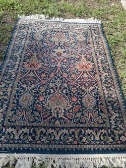 NICE 5 BY 7 AREA RUG