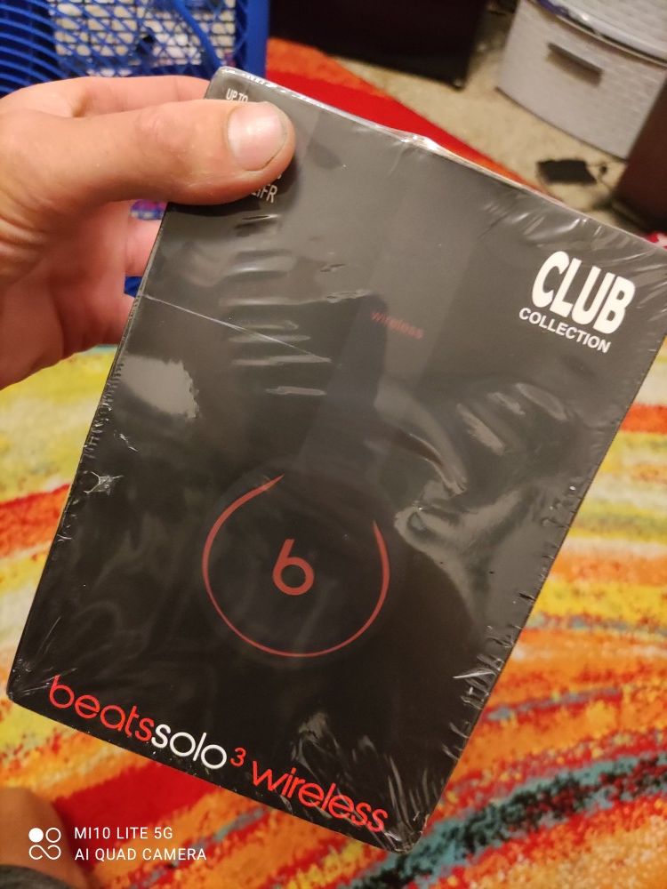 Beats solo 3 wireless new