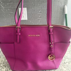 Micheal Kors Fuscia Purse