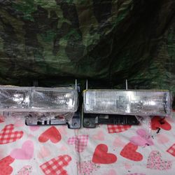 1994-99 Chevy Tahoe Suburban Left&Right Headlight Pair