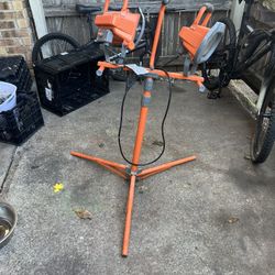 HDX Work Outlet Light With Tripod 