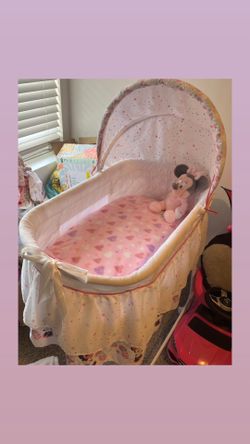 Minnie Mouse bassinet