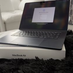 2025 MacBook Air Flawless Condition $850
