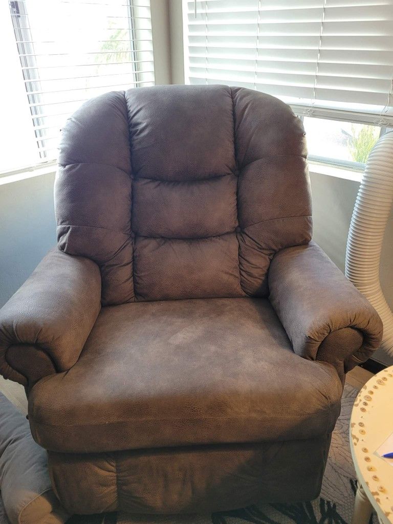 LARGE recliner for Sale in San Diego, CA OfferUp