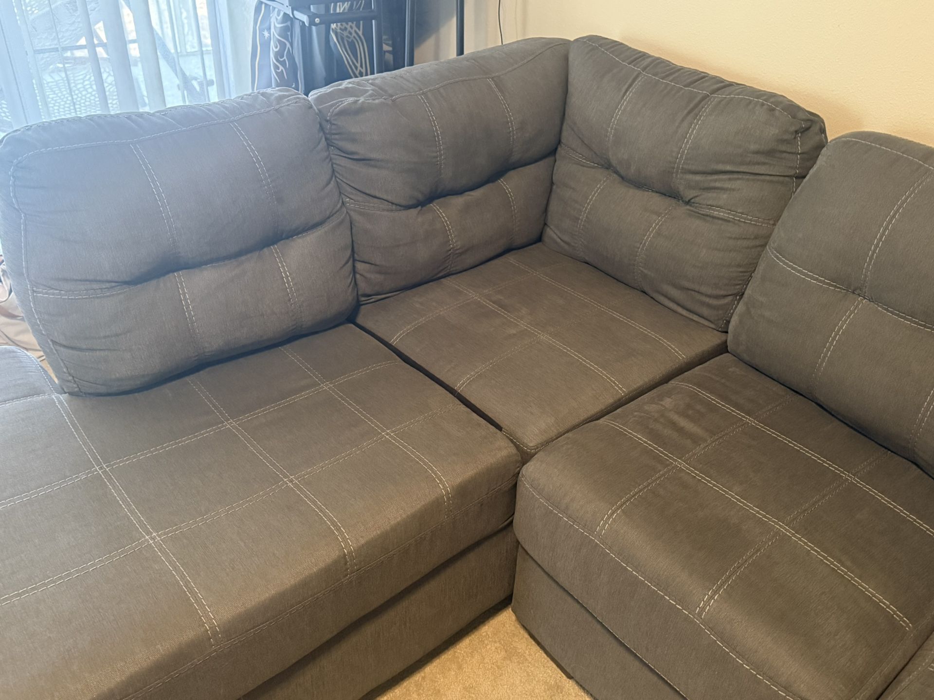 Ashley Furniture Maier - Charcoal Laf Corner Chaise Sectional