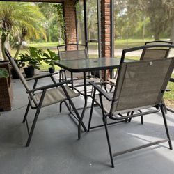 Outdoor Table Set With 4 Chairs and Umbrella