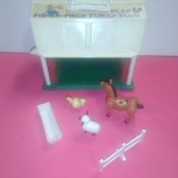 Vintage Old Original 1967 FISHER PRICE - PLAY FAMILY FARM Barn #915