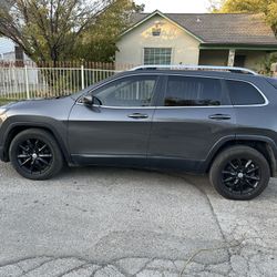 2014 Jeep  Cherokee Runs and Drives Great