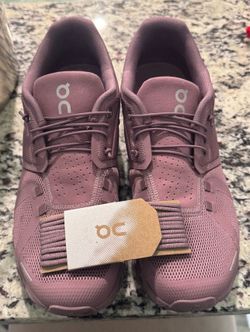 On Cloud Women’s size 10.5