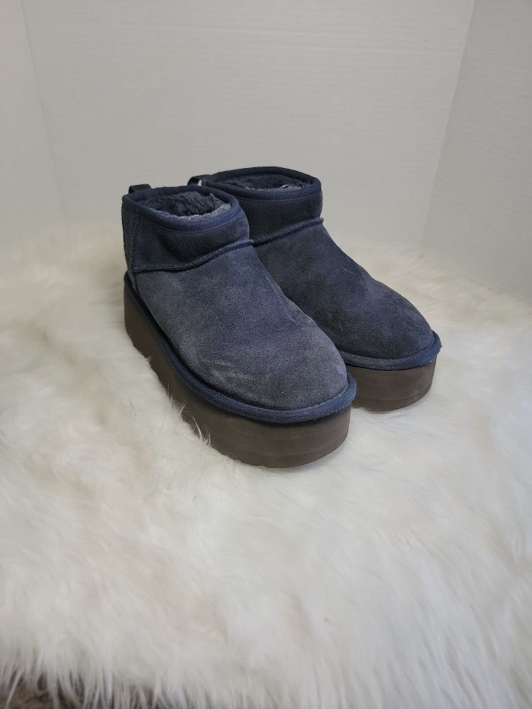 Ugg Classic Ultra Mini Platform Size 9