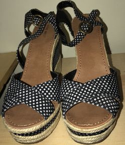 Size 11M Nine West Polka dot wedges
