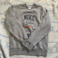 Grey nike sweatshirt