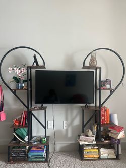 Heart-shaped shelf