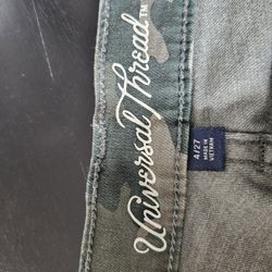 Universal Thread's Size 4/27