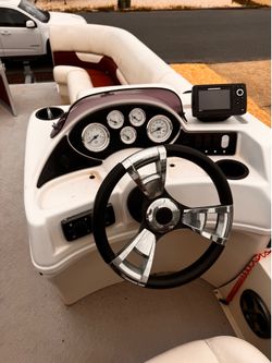 Pontoon boat 2013 LOWE