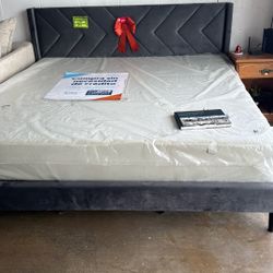 Plataforma Bed Con Colchón King Incluido $499
