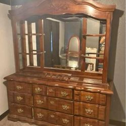 🌹VINTAGE FRENCH PROVINCIAL DRESSER AND MIRROR-SOLID WOOD🌹