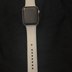 Apple Watch Series 5 (GPS) 40mm Silver Aluminum Case With White Sports Band