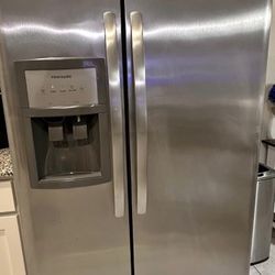 IN DESPERATE NEED OF A REFRIGERATOR PLEASE🙏<——————PLEASE