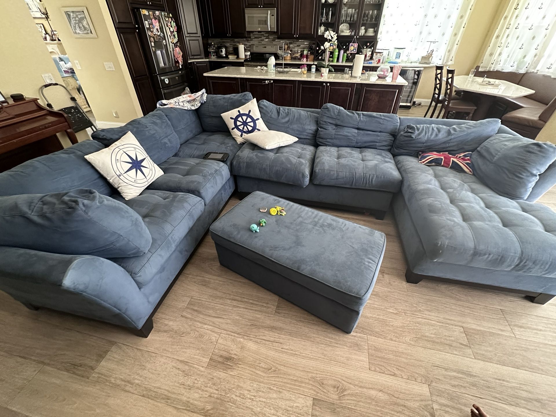 Sectional With Chaise and Ottoman