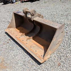 60" Yanmar SV100 Excavator Clean Out Bucket