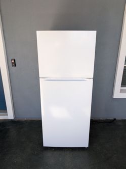 White Top-Freezer Refrigerator