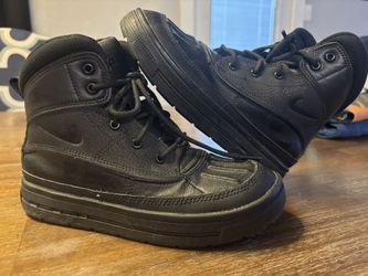 Nike Woodside Size 2