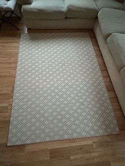 5x7 Patterned Area Rug