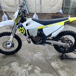 2023 Husqvarna Off-Road Dirt Bike – Clean Title – Low Hours