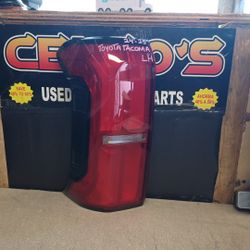 24 25 Toyota Tacoma LH Tail Light LED OEM. 