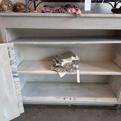 Shelf With Adjustable Levels 