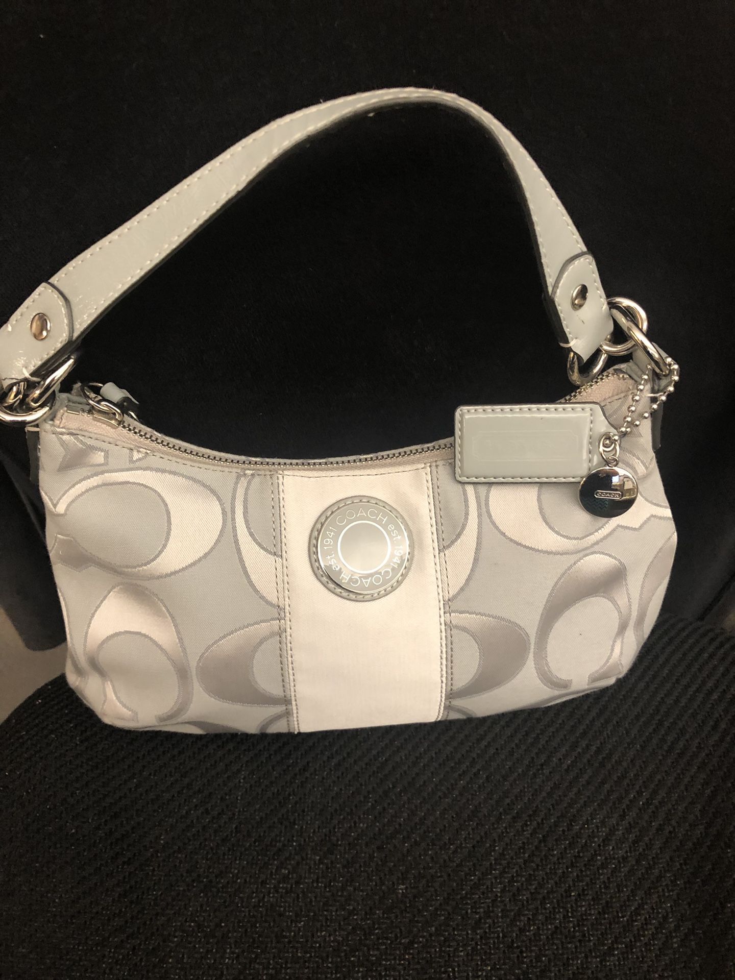 Coach purse with removable crossbody strap