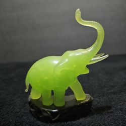 VITA Vintage Hong Kong JADEITE Green Plastic ELEPHANT Figurine TRUNK UP Black Base LUCKY