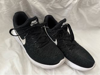women’s Nike Low Flyknit 2 Black tennis / running shoes - size 7.5